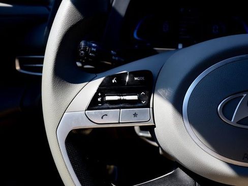 Used 2024 Hyundai Elantra SE image 55