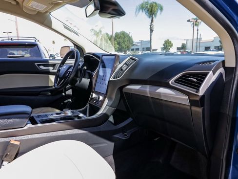 Used 2021 Ford Edge SEL AWD/4WD image 18