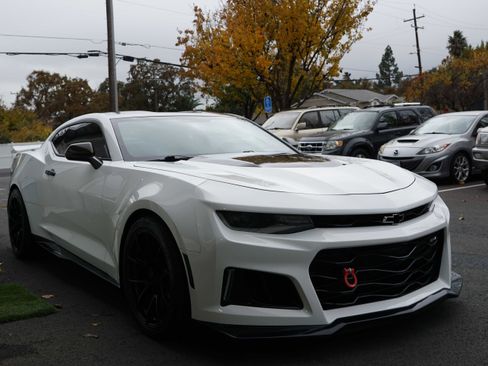 Used 2018 Chevrolet Camaro ZL1 image 9