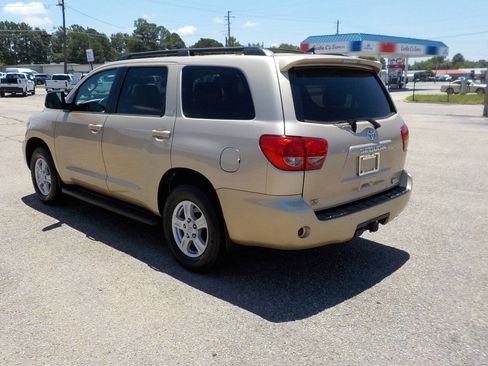 Used 2016 Toyota Sequoia SR5 w/ Premium Package RWD image 3