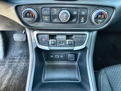 Certified 2022 GMC Terrain SLE w/ Driver Convenience Package image 16