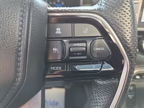 Used 2024 Toyota Tundra Limited AWD/4WD image 33