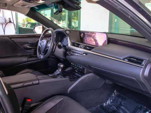 Used 2019 Lexus ES 350 Ultra Luxury image 18