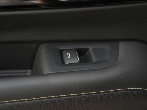 Used 2025 Chevrolet Suburban Premier AWD/4WD image 29