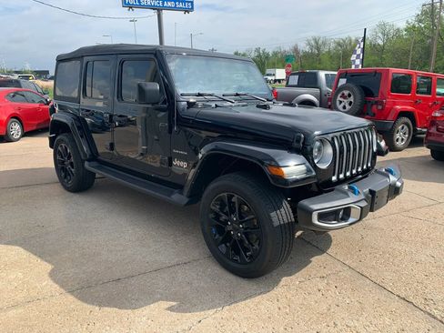 Used 2023 Jeep Wrangler Unlimited Sahara w/ Cold Weather Group AWD/4WD image 1