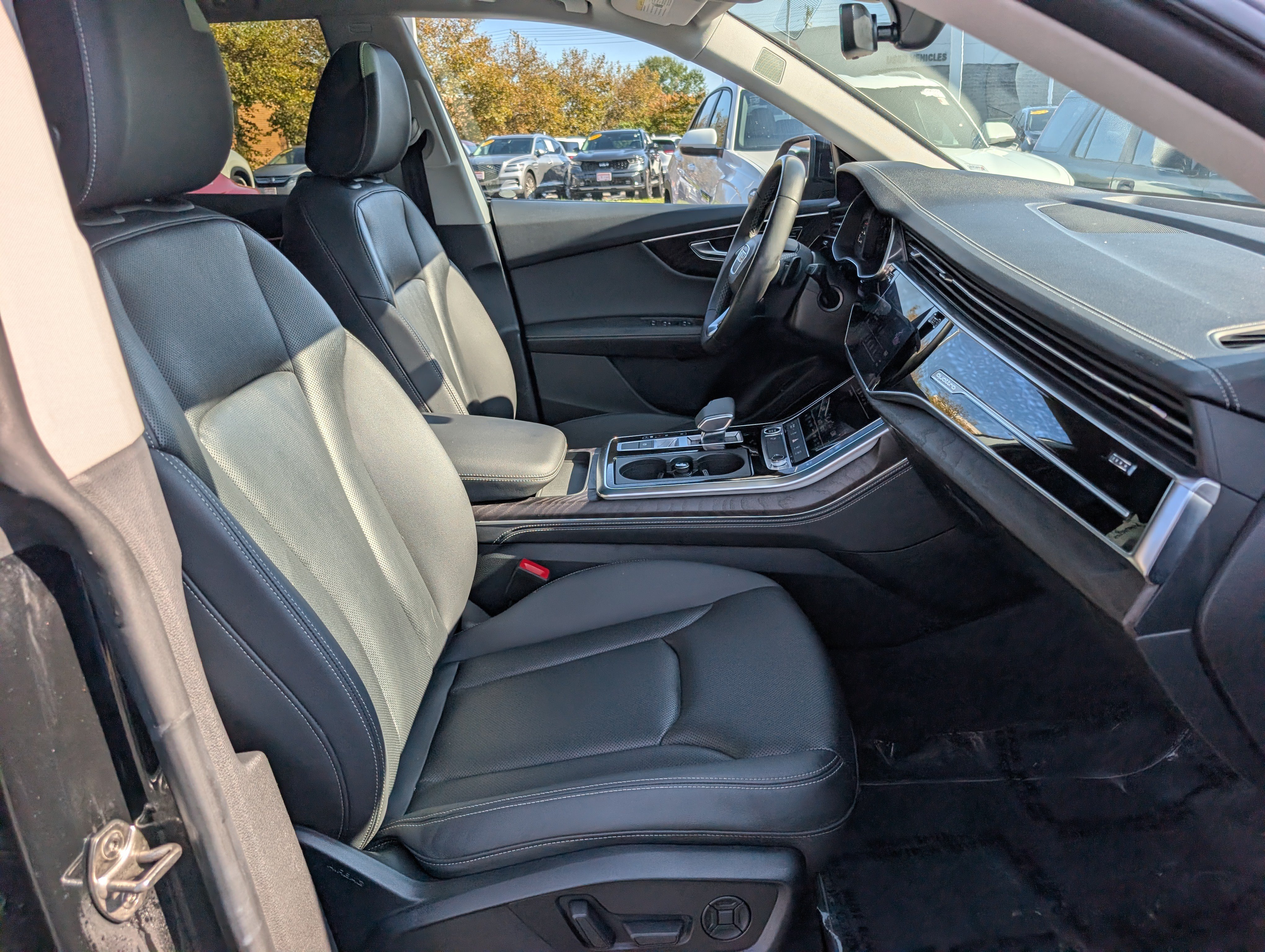 Used 2023 Audi Q8 Premium Plus w/ Premium Plus Package AWD/4WD image 11