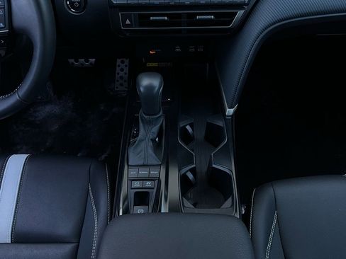 Used 2025 Toyota Camry SE image 15