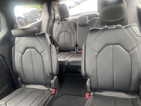 New 2026 Chrysler Pacifica Select image 18