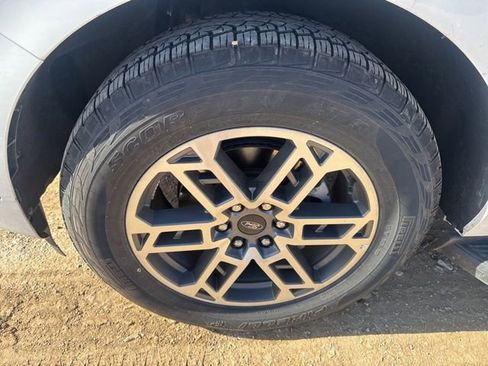 Used 2025 Ford Expedition Active image 23