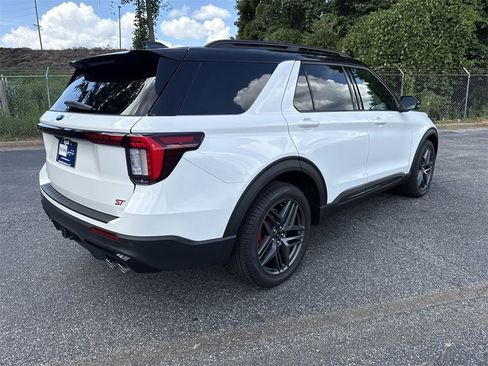 Used 2025 Ford Explorer ST image 7