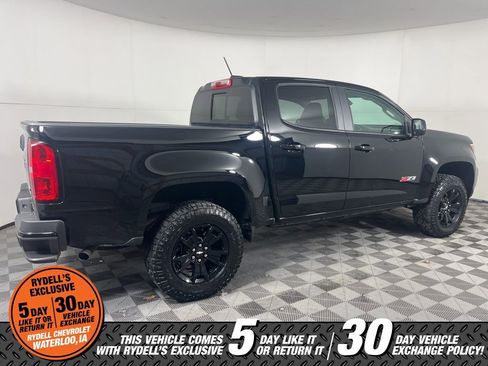 Certified 2022 Chevrolet Colorado Z71 w/ Z71 Midnight Edition image 3