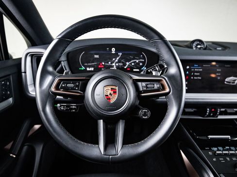 Used 2024 Porsche Cayenne Coupe AWD/4WD image 26