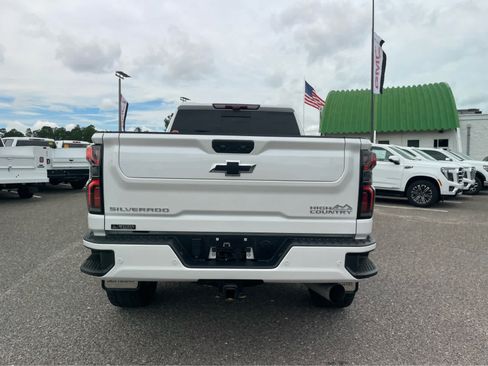 Used 2024 Chevrolet Silverado 2500 High Country w/ High Country Premium Package AWD/4WD image 6