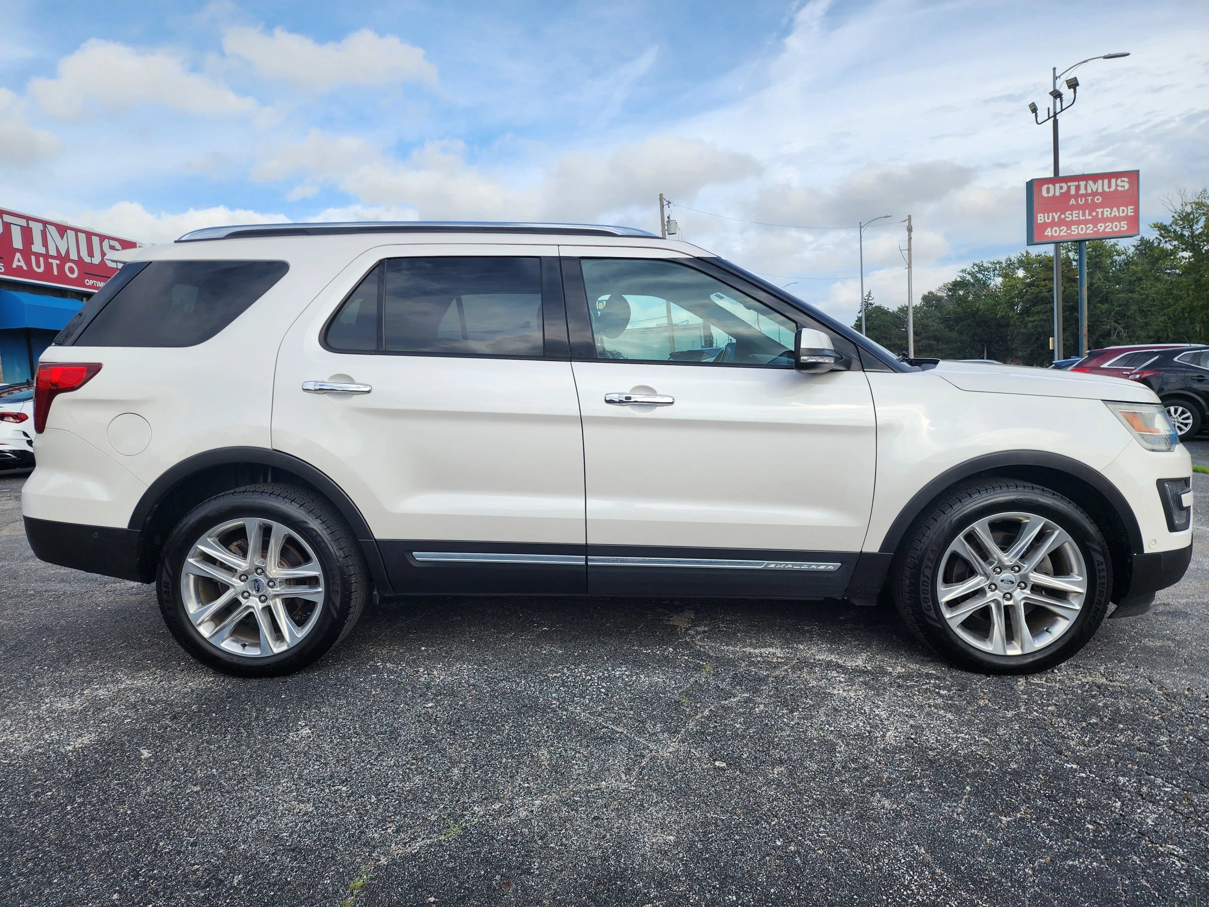 Used 2016 Ford Explorer Limited w/ Equipment Group 301A AWD/4WD image 8