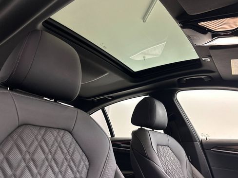 Certified 2023 BMW 530e w/ Premium Package image 26