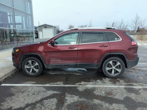 Used 2019 Jeep Cherokee Limited image 2