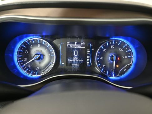 Used 2019 Chrysler Pacifica Touring-L FWD image 26