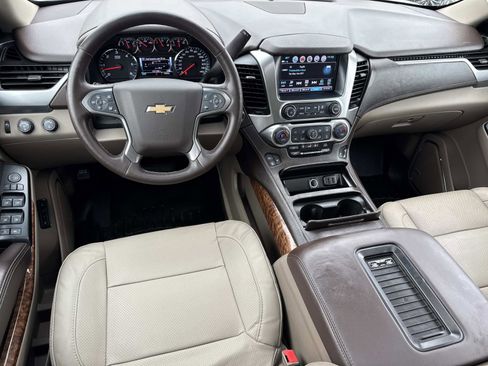 Used 2018 Chevrolet Suburban Premier image 2