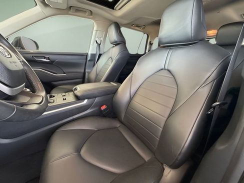 Used 2023 Toyota Highlander XLE image 20