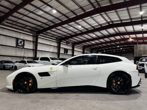 Used 2019 Ferrari GTC4Lusso T image 10
