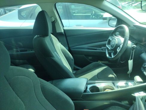 Used 2023 Hyundai Elantra SEL w/ Convenience Package FWD image 4