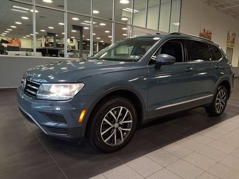 Used 2020 Volkswagen Tiguan SE w/ Panoramic Sunroof Package AWD/4WD image 3