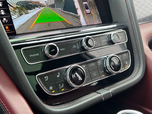 Used 2023 Bentley Bentayga Extended Wheelbase image 33