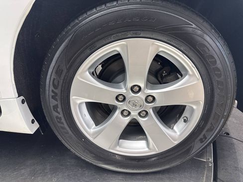 Used 2017 Toyota Sienna L FWD image 26