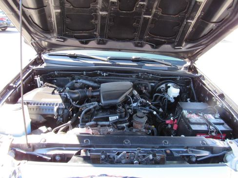 Used 2014 Toyota Tacoma 4x4 Access Cab w/ SR5 Package image 38