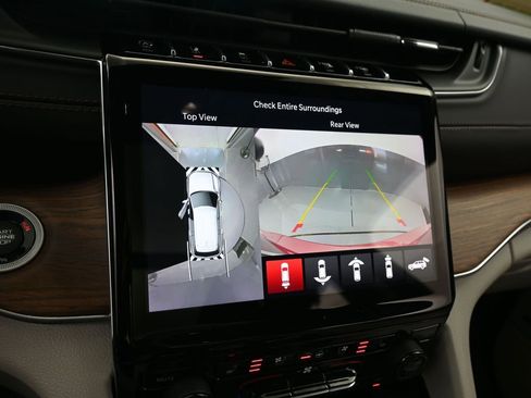 Used 2023 Jeep Grand Cherokee L Summit w/ Luxury Tech Group V image 22