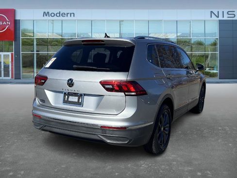 Used 2022 Volkswagen Tiguan SE w/ Panoramic Sunroof Package image 5