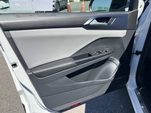 Certified 2023 Volkswagen Taos SE w/ Black Wheel Package image 6