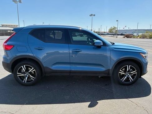 Used 2023 Volvo XC40 B4 Core w/ Convenience Package FWD image 8