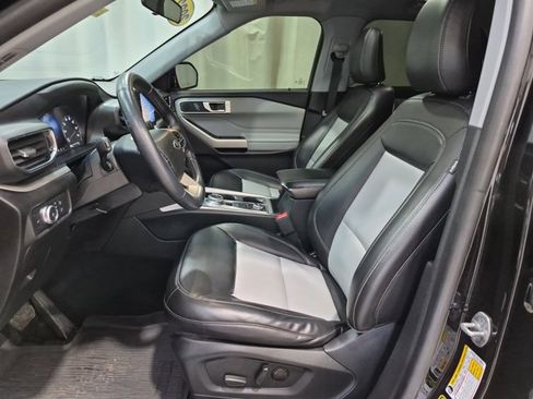 Used 2022 Ford Explorer XLT w/ Equipment Group 202A AWD/4WD image 12