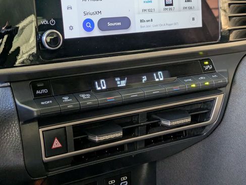 Used 2025 Toyota Camry SE image 16