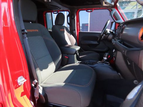 Used 2023 Jeep Gladiator Mojave w/ LED Lighting Group AWD/4WD image 32