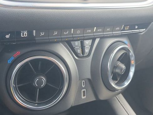 Used 2025 Chevrolet Blazer LT FWD image 26