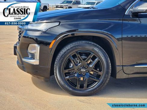 Used 2023 Chevrolet Traverse Premier image 11