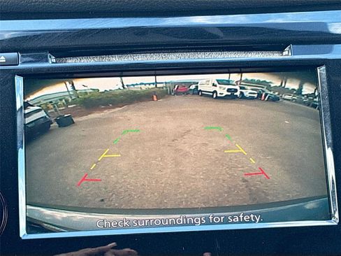 Used 2019 Nissan Rogue Sport S image 14