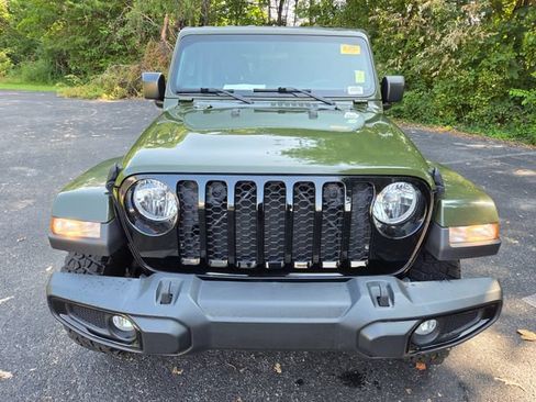 Used 2023 Jeep Gladiator Mojave AWD/4WD image 2
