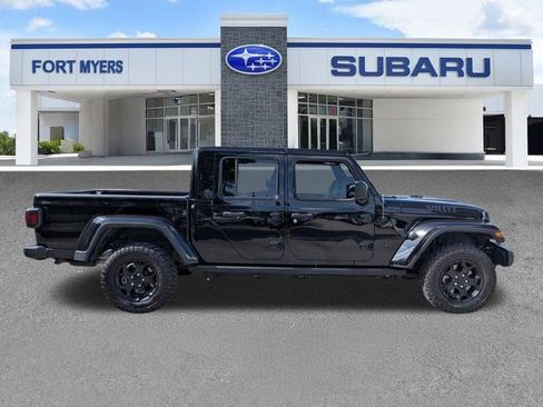 Used 2023 Jeep Gladiator Sport AWD/4WD image 3