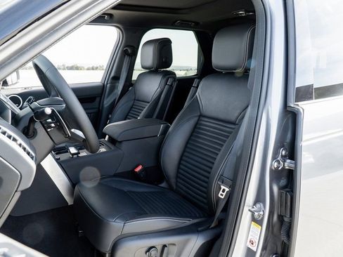 Used 2025 Land Rover Discovery S image 15