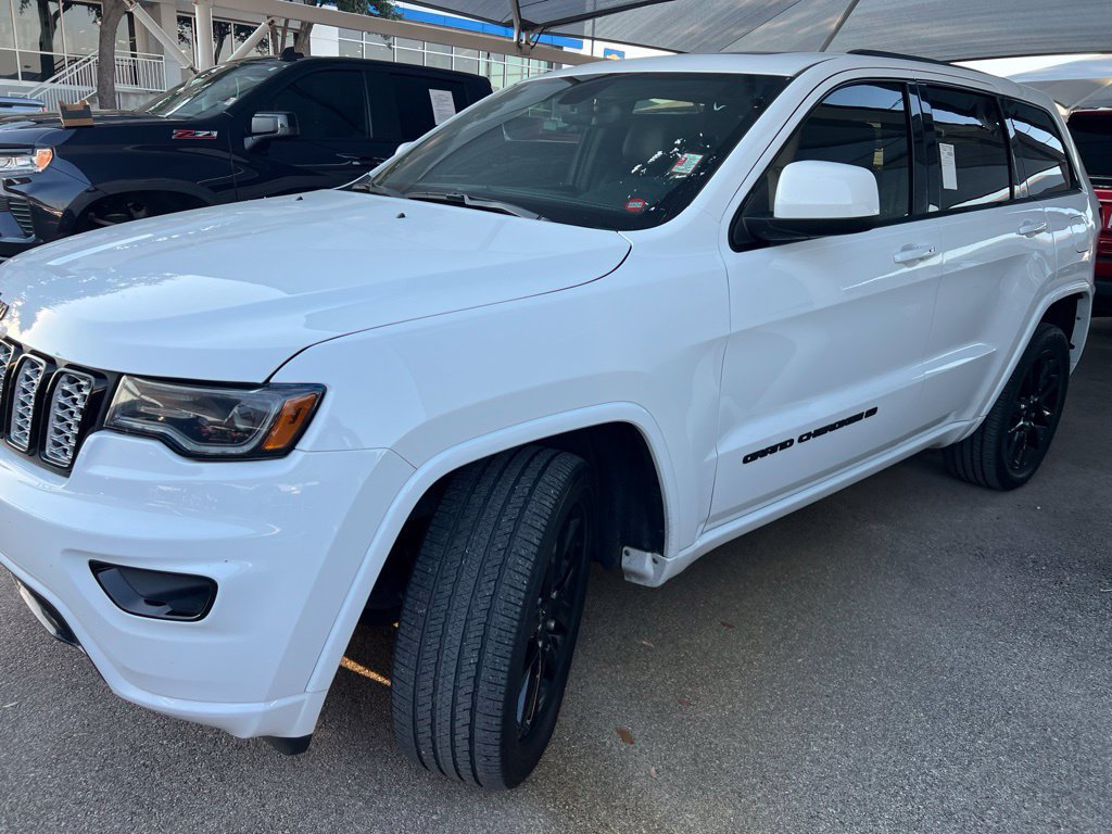 Used 2022 Jeep Grand Cherokee Laredo X AWD/4WD image 1