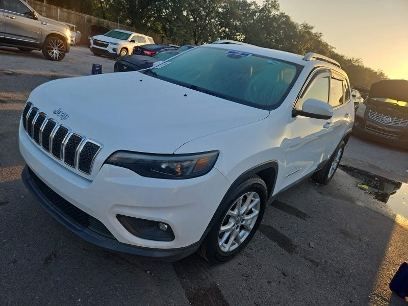 Used 2019 Jeep Cherokee Latitude Plus FWD image 2