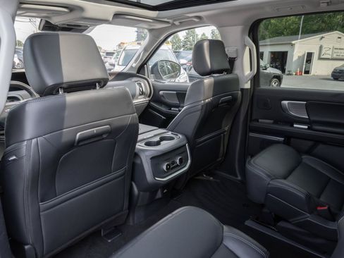Used 2025 Ford Expedition Max Platinum w/ Driver's Package AWD/4WD image 19