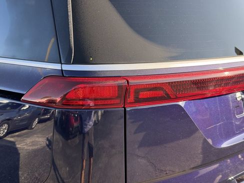 Certified 2024 Kia Carnival LX FWD image 11
