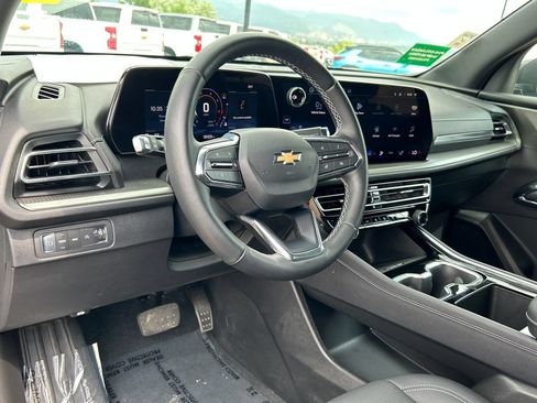 Used 2025 Chevrolet Traverse LT w/ Driver Confidence Package AWD/4WD image 8
