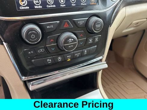 Used 2022 Jeep Grand Cherokee Laredo E w/ Security & Convenience Group AWD/4WD image 24