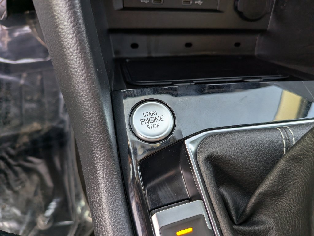 Certified 2024 Volkswagen Taos SE FWD image 24
