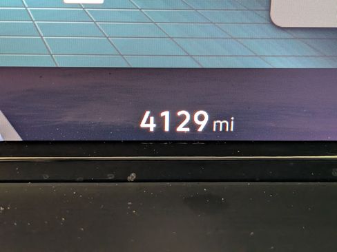 Used 2025 Volkswagen Atlas Cross Sport SEL image 25